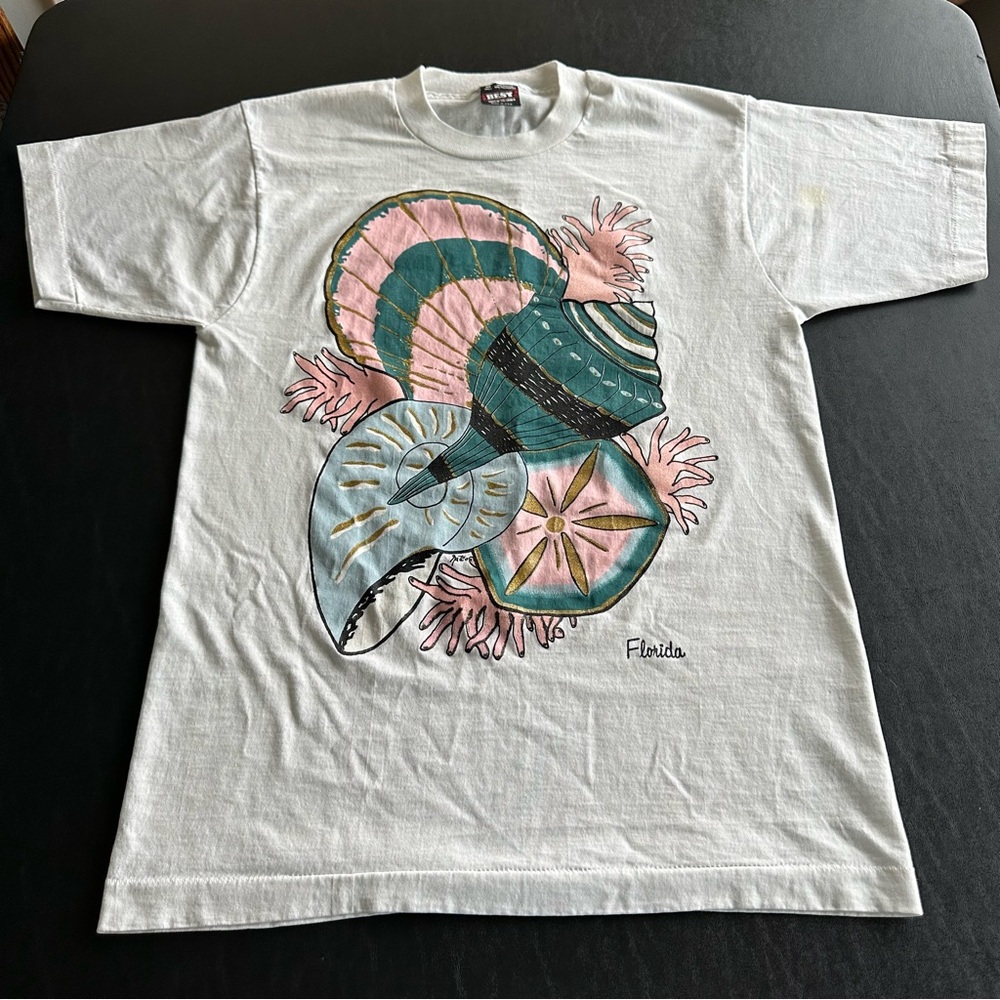 Vintage Graphic Florida Seashell T-Shirt single stitch